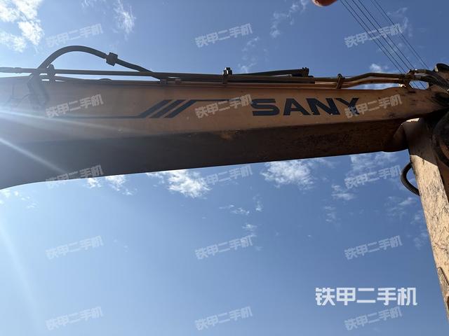 大臂油缸整体 竖拍（工作和回转装置）