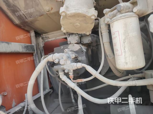 液压泵舱室正面整体（整机外观）