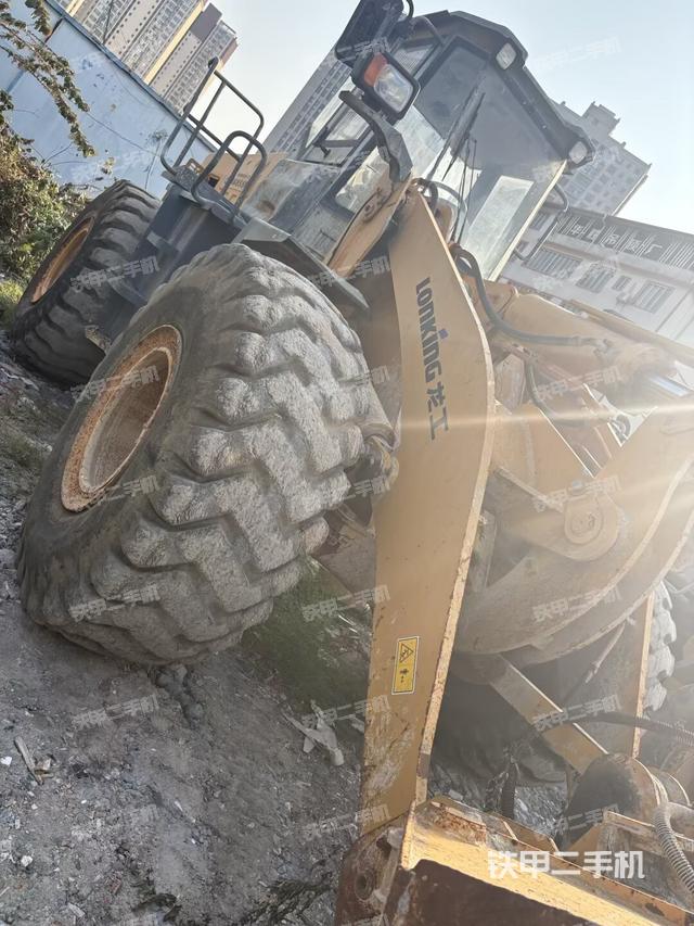 鏟斗油缸側(cè)面（工作裝置）