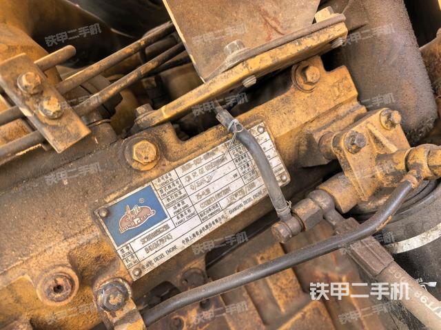 發(fā)動(dòng)機(jī)右側(cè)全景（壓路機(jī)發(fā)動(dòng)機(jī)艙）