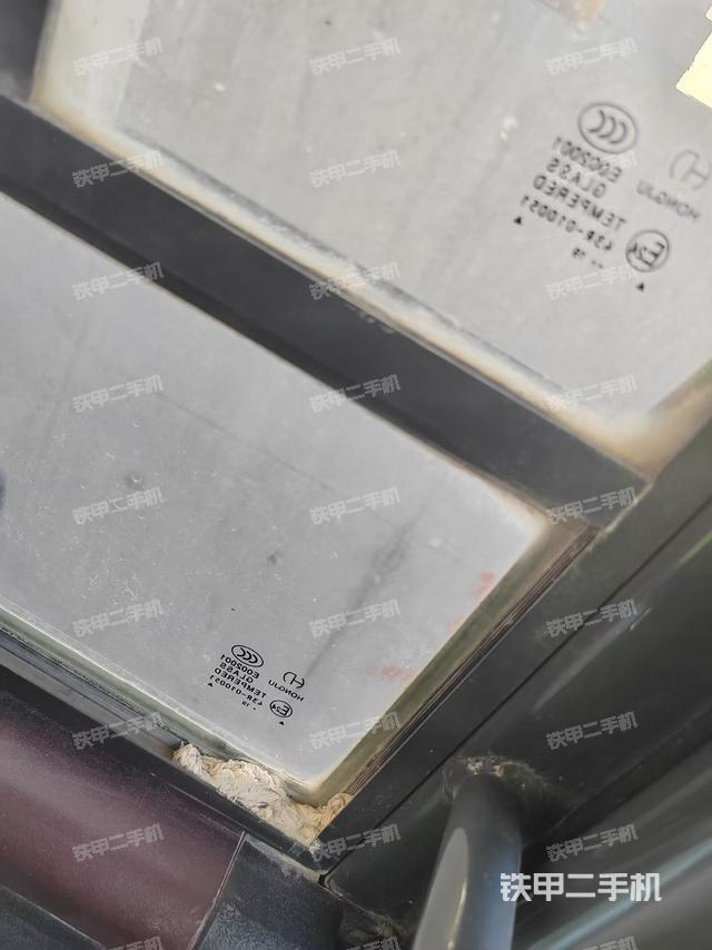 后窗玻璃角标（驾驶室部分）