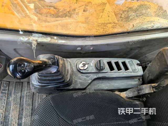 座椅右侧控制台/钥匙门/油门/含右手柄（驾驶室部分）