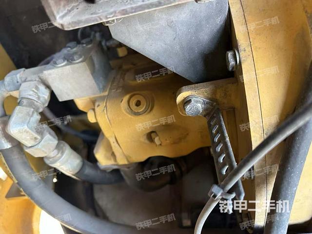 液壓泵艙室正面整體（整機(jī)外觀）