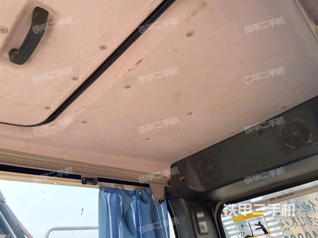 左后方玻璃角標（駕駛室部分）