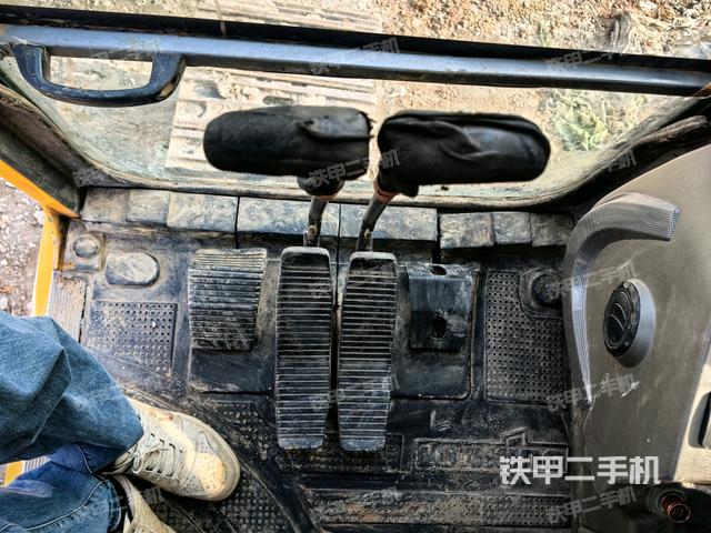 后窗玻璃角标（驾驶室部分）