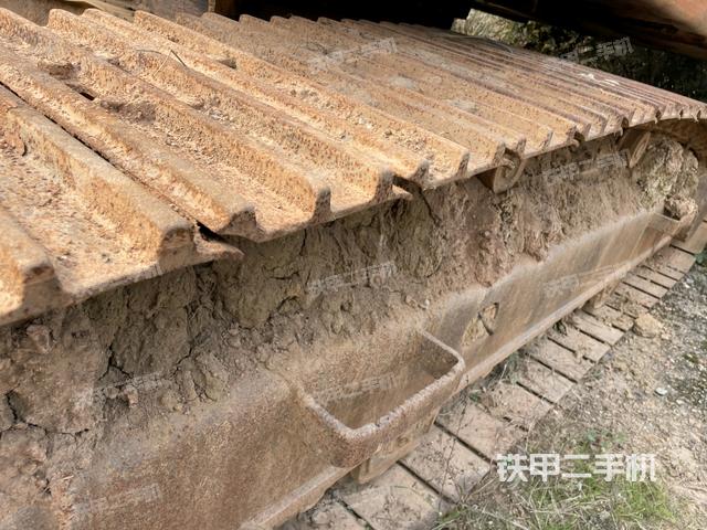 左驅(qū)動輪（行走機構(gòu)）