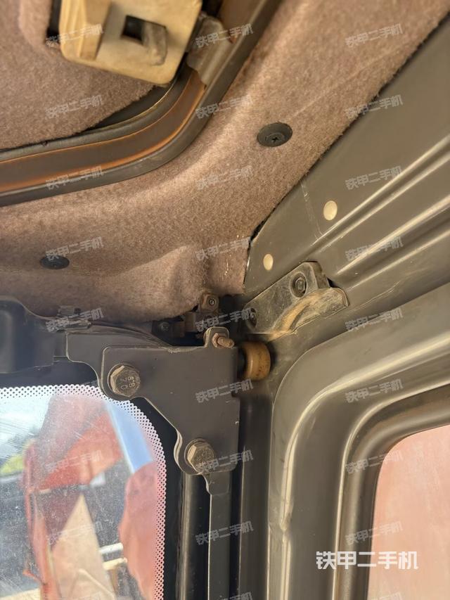 左后方玻璃角标（驾驶室部分）