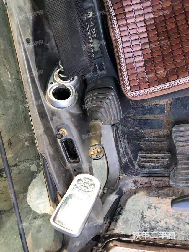 座椅右侧控制台/钥匙门/油门/含右手柄（驾驶室部分）