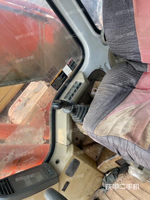 座椅右側(cè)控制臺/鑰匙門/油門/含右手柄（駕駛室部分）