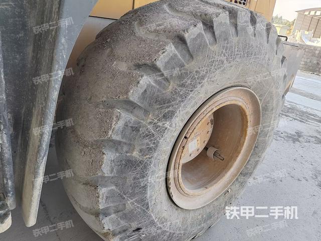 左前轮（行走机构）