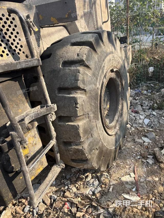 右前轮（行走机构）