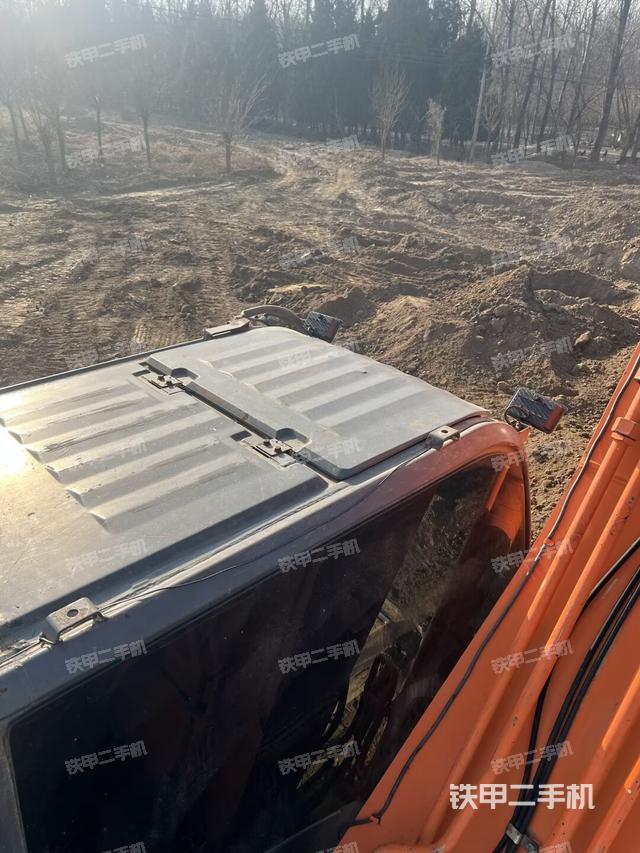 驾驶室顶部（整机外观）