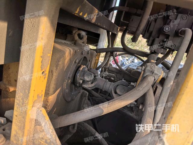 發(fā)動(dòng)機(jī)艙液壓泵全景（壓路機(jī)發(fā)動(dòng)機(jī)艙）