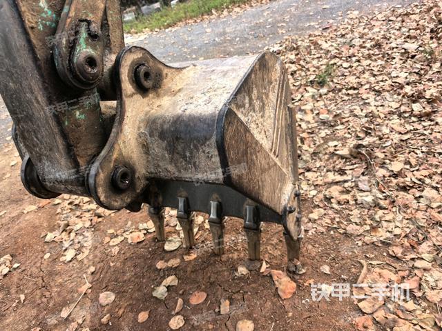 铲斗右后整体（工作和回转装置）