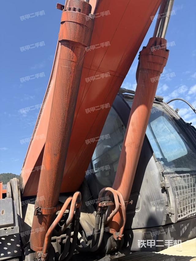 小臂整体右前（工作和回转装置）