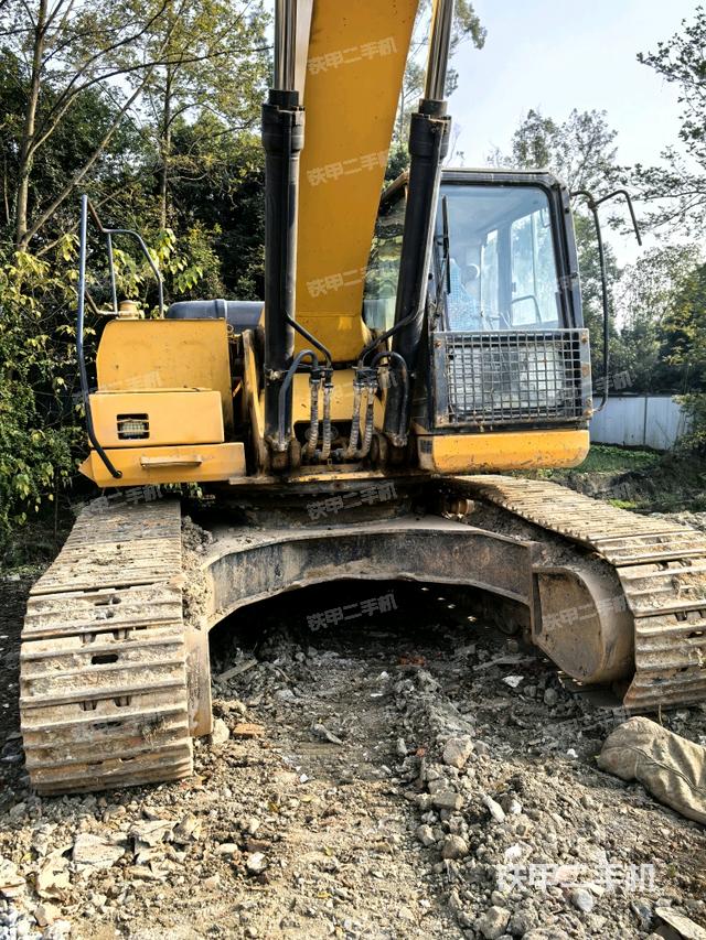 转盘和下车架正前（工作和回转装置）