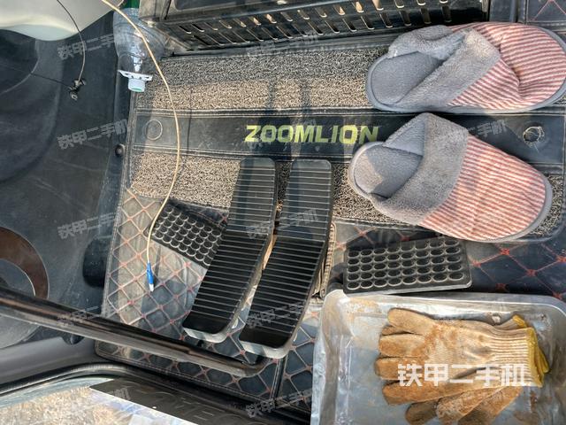 后窗玻璃角標（駕駛室部分）