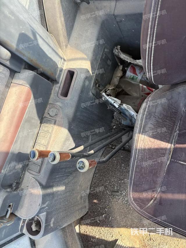 驾驶室内部（驾驶室部分）