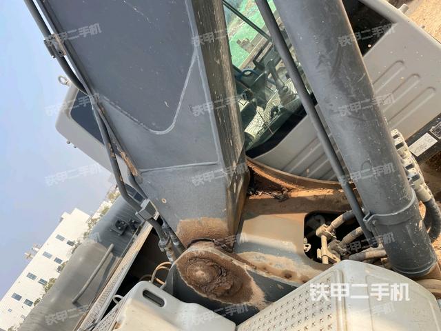 鏟斗右后整體（工作和回轉(zhuǎn)裝置）