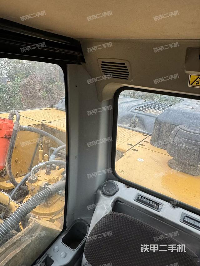 座椅右侧控制台/钥匙门/油门/含右手柄（驾驶室部分）