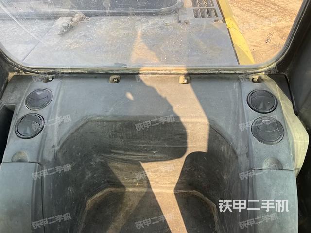 驾驶室顶部（整机外观）