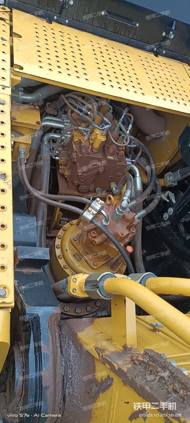 回转马达和主控阀（整机外观）