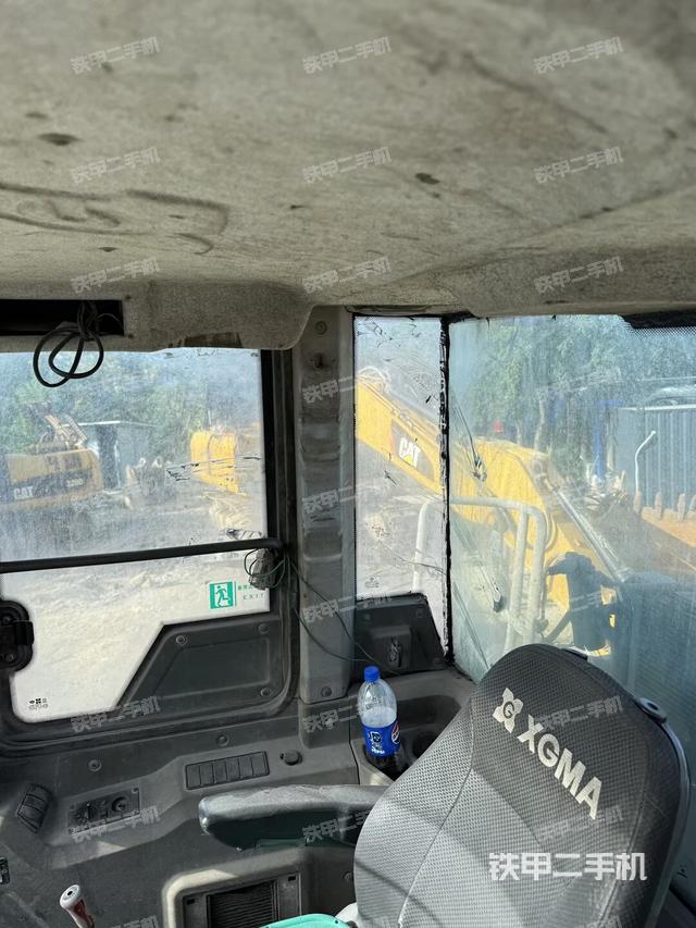 驾驶室内部（驾驶室部分）