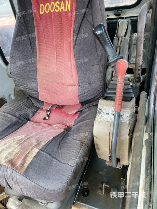 后窗玻璃角標（駕駛室部分）