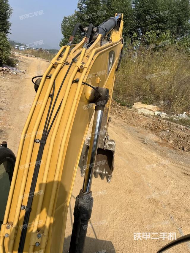 大臂背部俯视（工作和回转装置）