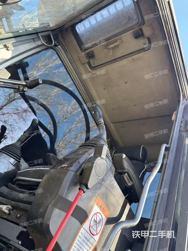 驾驶室顶部（整机外观）