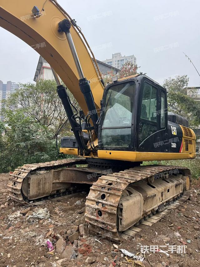 大臂油缸整体 竖拍（工作和回转装置）