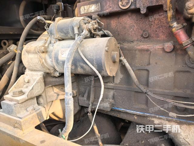 分動(dòng)箱或變速箱（壓路機(jī)發(fā)動(dòng)機(jī)艙）