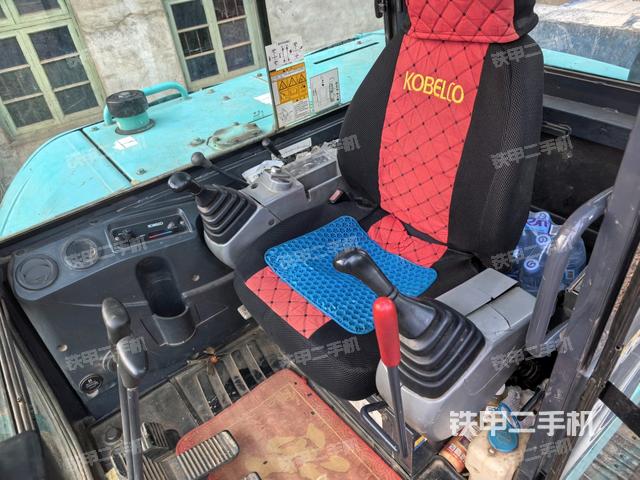 左后方玻璃角标（驾驶室部分）