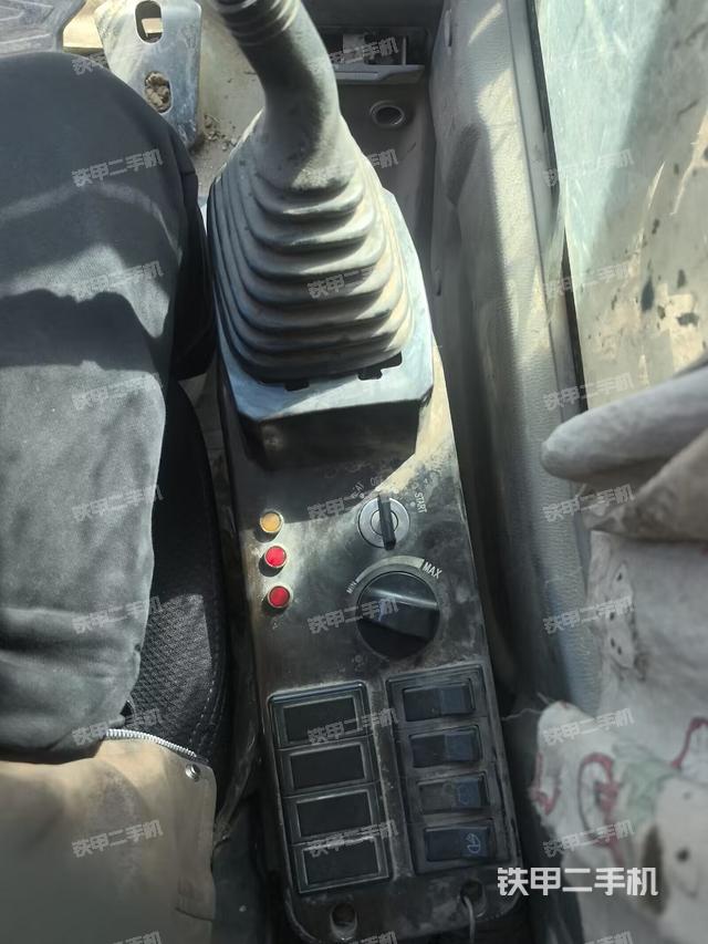 驾驶室整体（整机外观）