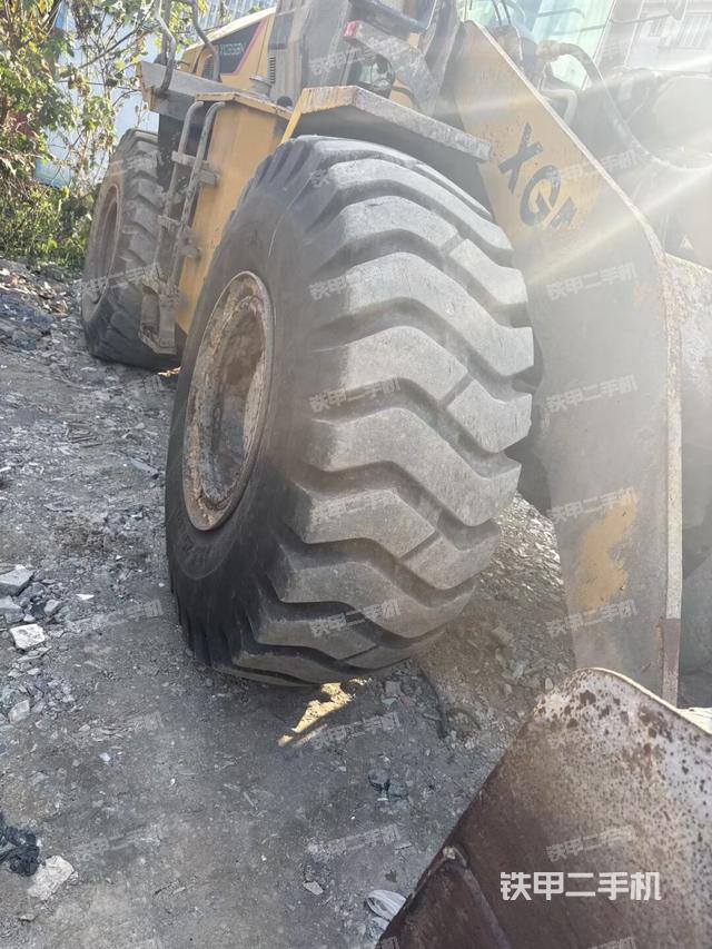 左前轮（行走机构）