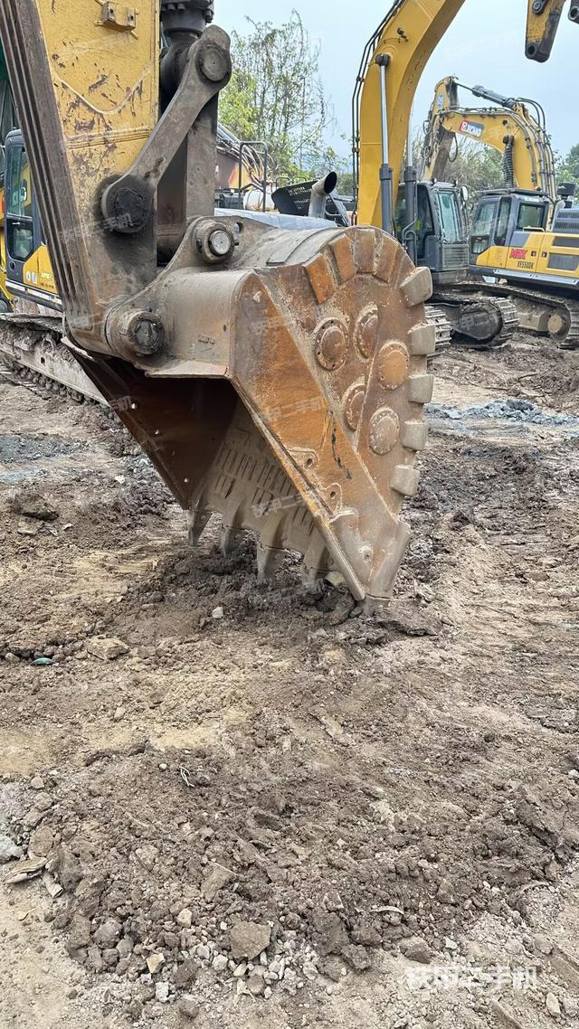 小臂整体左后（工作和回转装置）