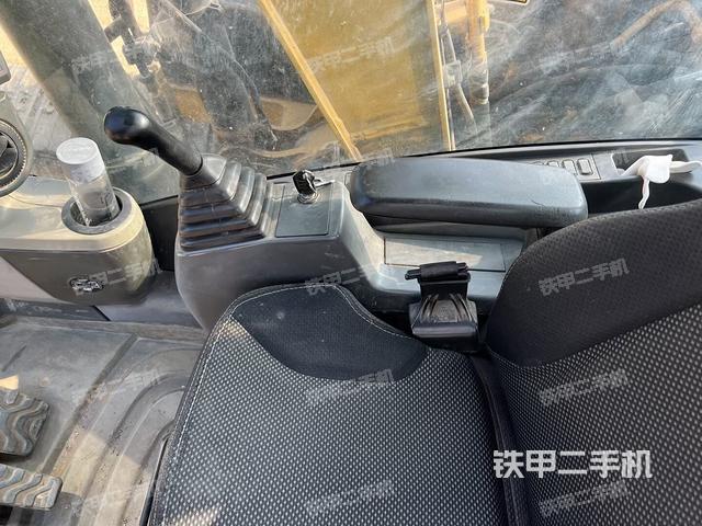 座椅左侧控制台/音响/含左手柄（驾驶室部分）