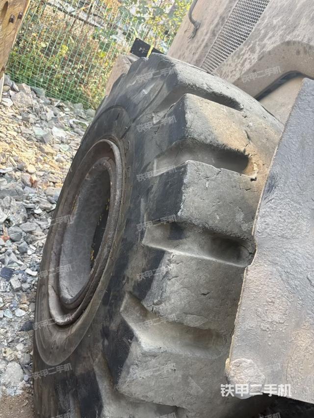 左前轮（行走机构）