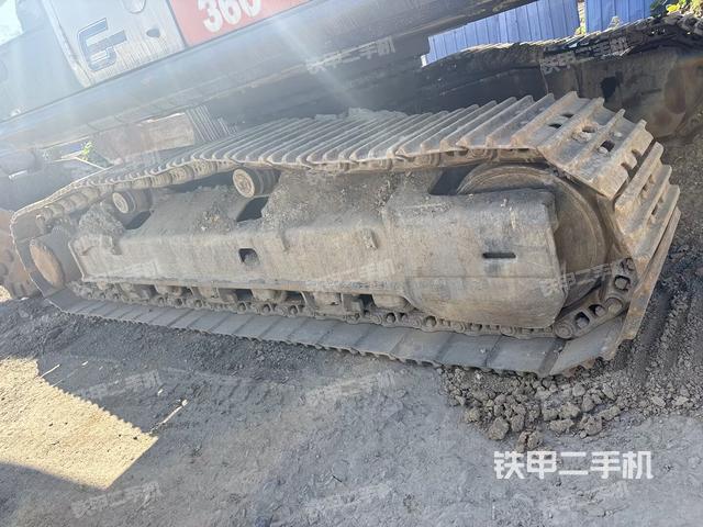 右驱动轮（行走机构）