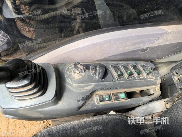 座椅右側控制臺/鑰匙門/油門/含右手柄（駕駛室部分）