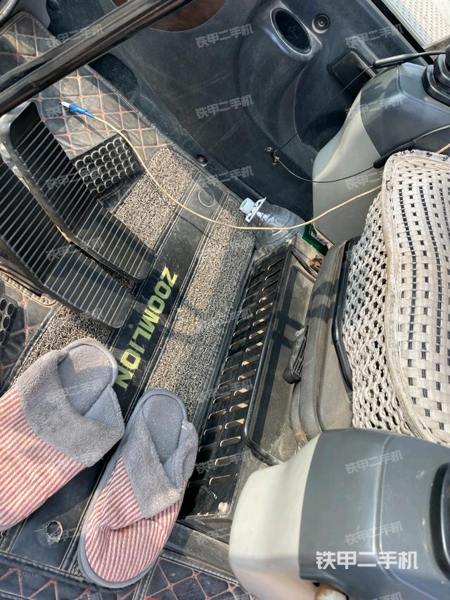 座椅左側(cè)控制臺/音響/含左手柄（駕駛室部分）