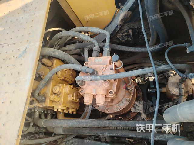 回转马达和主控阀（整机外观）