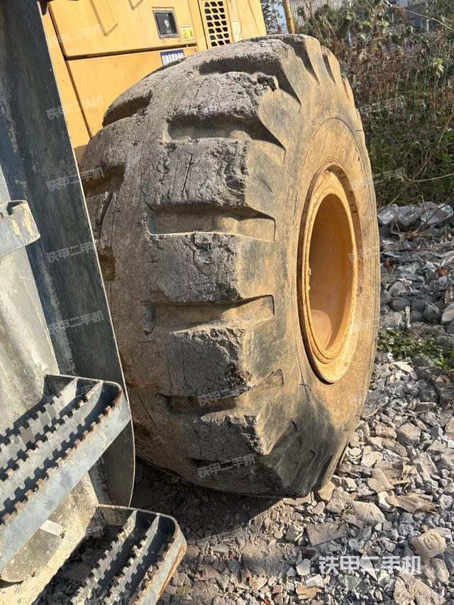 右前轮（行走机构）