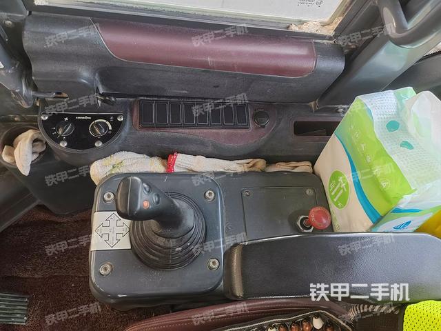 驾驶室内部（驾驶室部分）