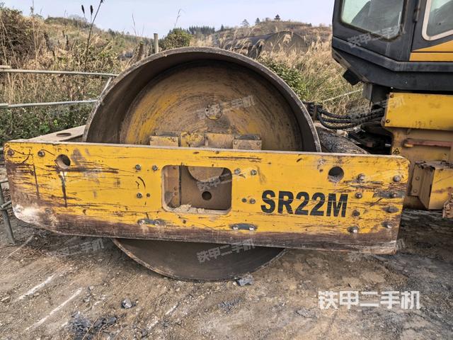 前車架正左側(cè)（壓路機(jī)前后車架）