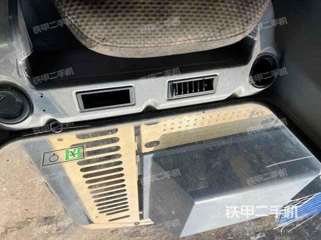 座椅右侧控制台/钥匙门/油门/含右手柄（驾驶室部分）