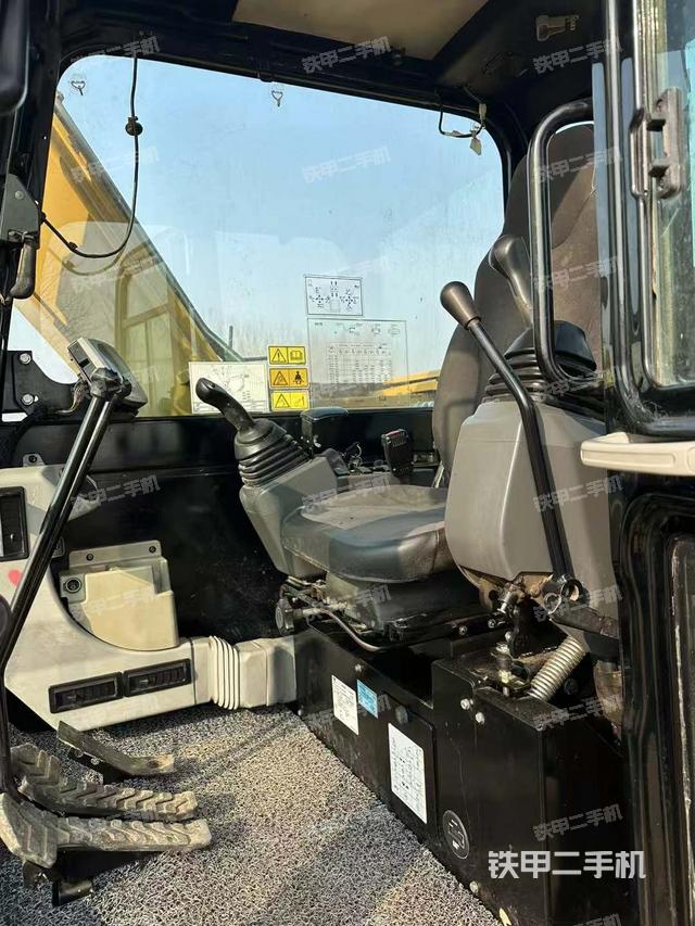 駕駛室頂部（整機(jī)外觀）