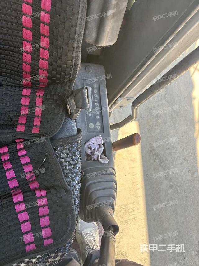 后窗玻璃角标（驾驶室部分）