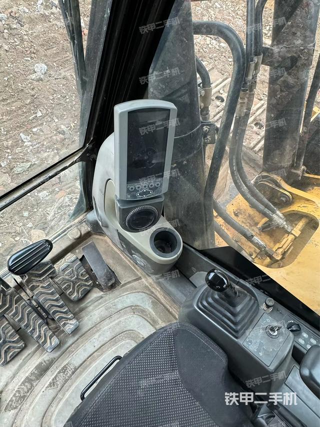 后窗玻璃角标（驾驶室部分）