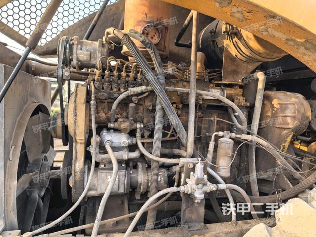 發(fā)動(dòng)機(jī)艙全景（壓路機(jī)發(fā)動(dòng)機(jī)艙）